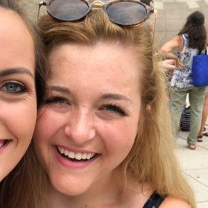 Meet your Posher, Lauren